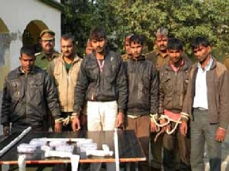 Six arrested for robbery plan