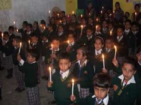 by candle march students tribute to childrens who killed in Pakistan's Peshawar 