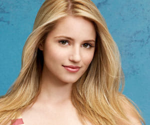 'Glee' star Dianna Agron auctions of kiss for $23G