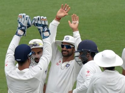 LIVE India vs Australia Test Series - Dhoni and Ashwin hold the Front on 5th Day
