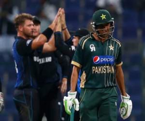 new zealand beat pakistan in 4th ODI at abudhabi.