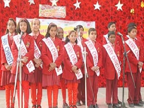 Children are preparing for Christmas