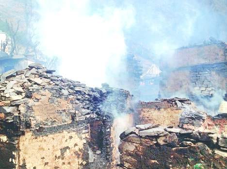 fire inccident at hamirpur, women died.