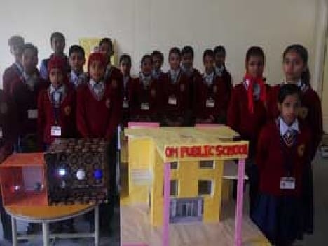 The children made ??a model of the lunar eclipse