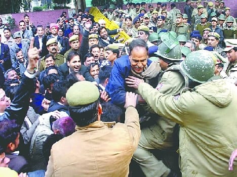 protest for the establishment of high court bench at agra