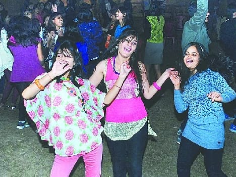 Flames 2015 : Dj night in sn medical college 