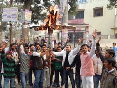 Students burning effigy of the district administration .