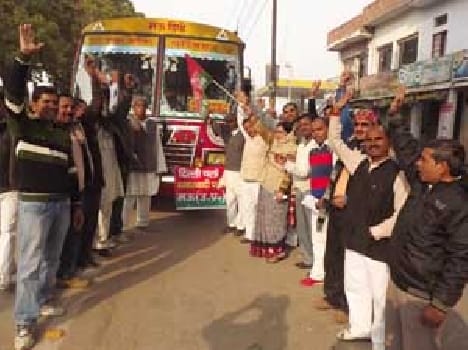 SP workers left for Delhi