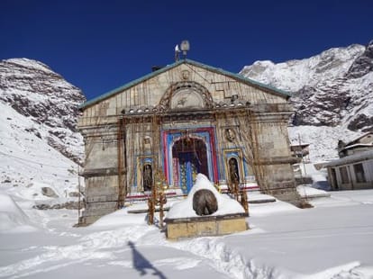 snowfall in chardham, temprature down in uttarakhand.