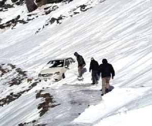 Kashmir Valley freezes under 'Chillai Kalan'; Kargil coldest
