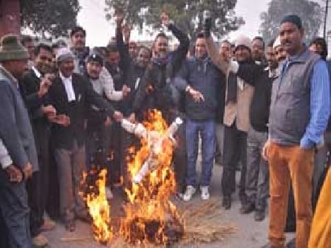 advocates protest against judge