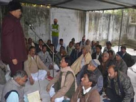 Chief Engineer of Electrical Workers picketed the office