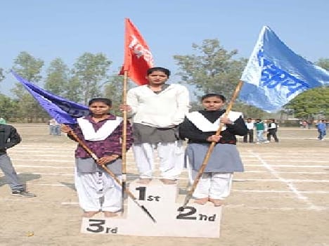 Students run gallop in winter and students