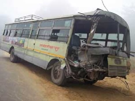Six injured in bus collision