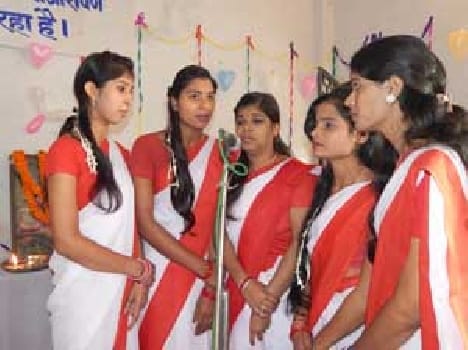 Anniversary : The students presented songs