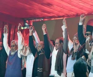 Regrouped Janta Parivar Maha Dharna on Jantar Mantar; Lalu Mulayam Lashed Modi