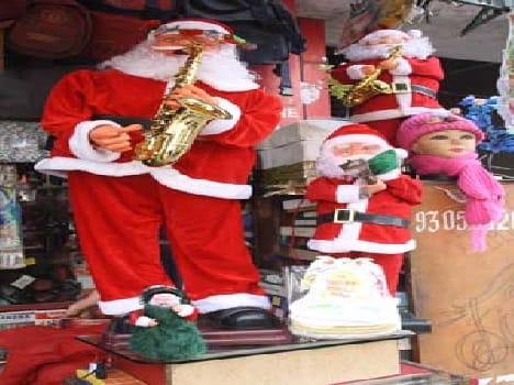  happiness in market on christmas