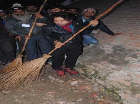 singer kailash kher clean india campen in varanasi