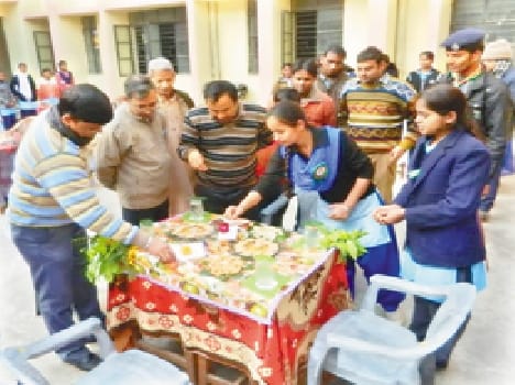 Rover - Ranger Sjain dishes filled the tables