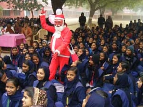 Share the gift of Santa Clauses 