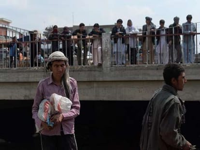 there is a lot of smokers in kabul