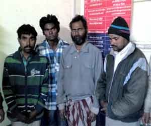 Four criminal arrested for stealing in train.