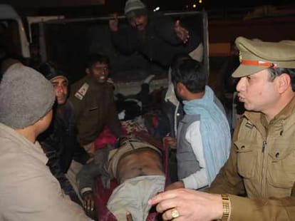 eight died in accident on agra mathura highway.