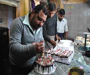 food samples of lucknow bakeries fail.