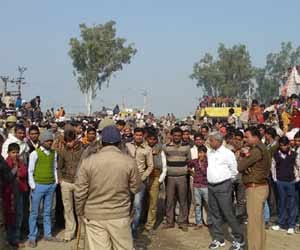 Police beaten in sambhal, UP news