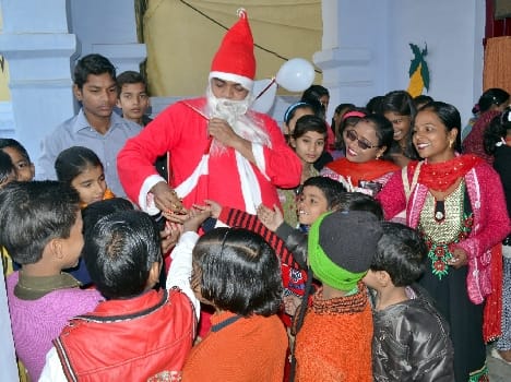 sradha aur utsaah sai manaia gaia krismas
