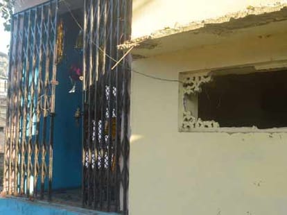 disturbance in moradabad after flirting with girl in temple.