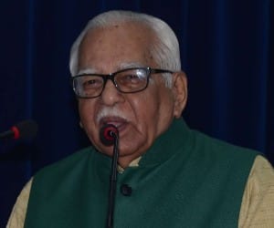 Governor Ram Naik praises Atal and Malveeya.