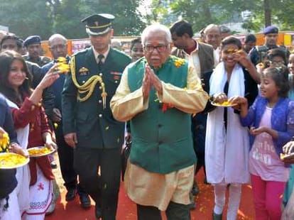 Governor Ram Naik praises Atal and Malveeya.