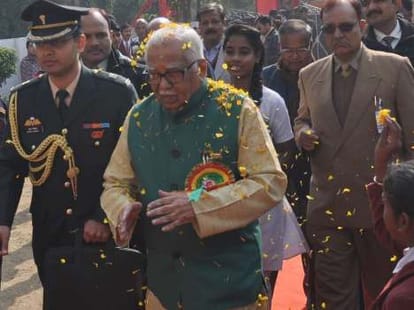 Governor Ram Naik praises Atal and Malveeya.