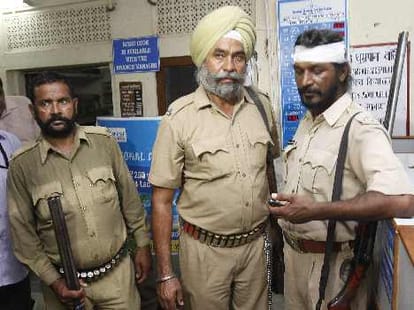 50 Lakh Robbed from ATM Cash Van Officer
