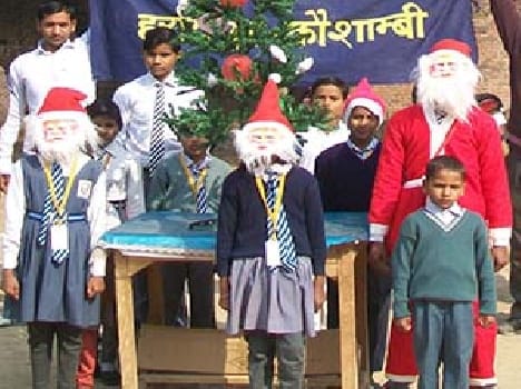 Sentaclaj distributed gifts to children
