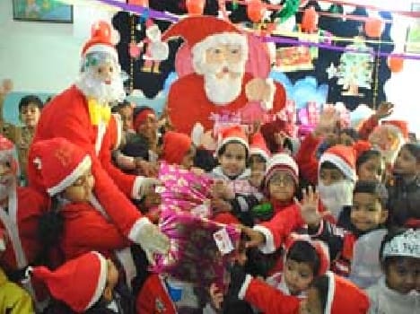 District located in different areas throughout the glitzy gala celebrating Christmas special prayer meeting at the church , joined the Christian Family