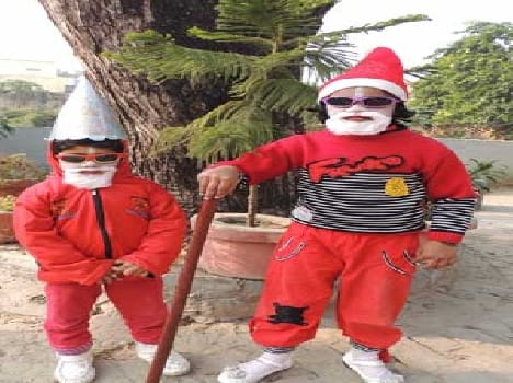 Did the Lord Jesus Christ in Christmas costumes Yadki children.