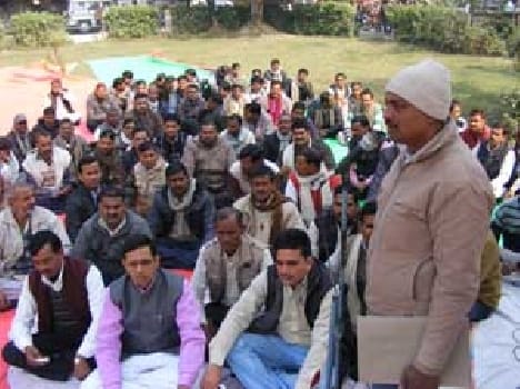 teachers demands arresting of killers