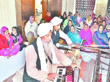Take the education of the young Guru Gobind Sahbjadon