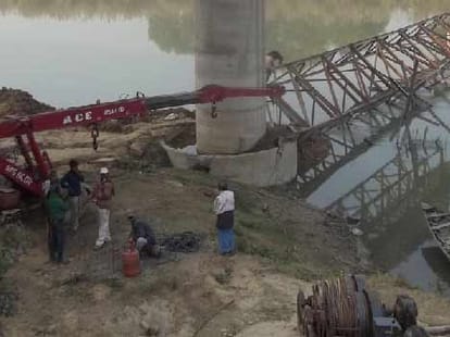 600 Crore bridge collapsed soon after construction in Jaunpur