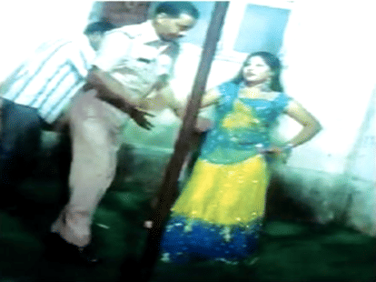 Sub Inspector suspended for his thumka dance