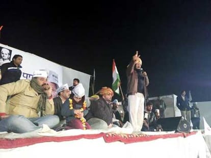 AAP Rally in Najafgarh - Power cut in rally; Eggs were thrown on Arvind Kejriwal