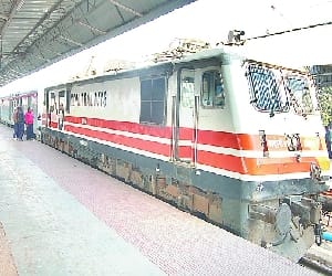 Two special trains'll stay in Ghaziabad-Hapur.
