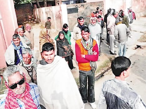 Tractor - trolley turnaround , one death , 4 injured