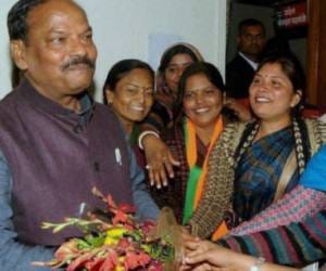 being a non tribal is not the issue says bjp leader raghuwar das.