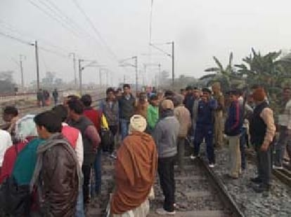 Central and Harbour line halted; commuters pelt stones at trains