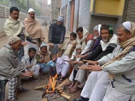 9 dies including pakistani in severe cold