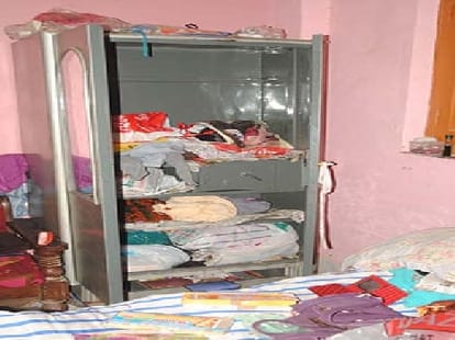waiter robbed hotel owner in shimla.