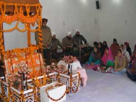 Lights were observed with shabad-kirtan